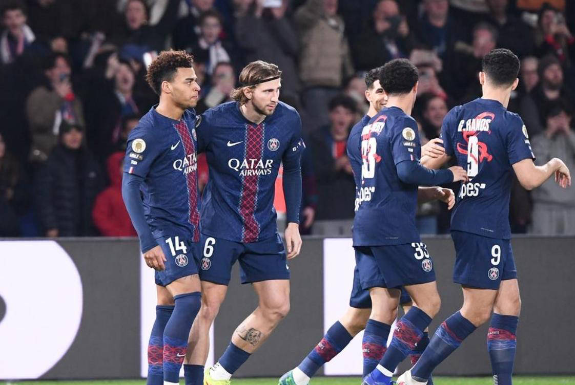 巴黎3-0大胜梅斯,榜首易主,强势登顶法甲榜首,朗斯被逆转跌至第二